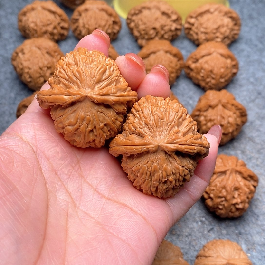 文玩核桃把件?****g精品白狮子43全品