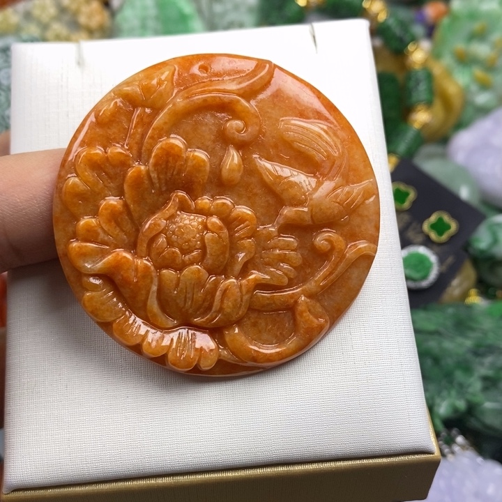 翡翠未镶嵌吊坠(赠链)