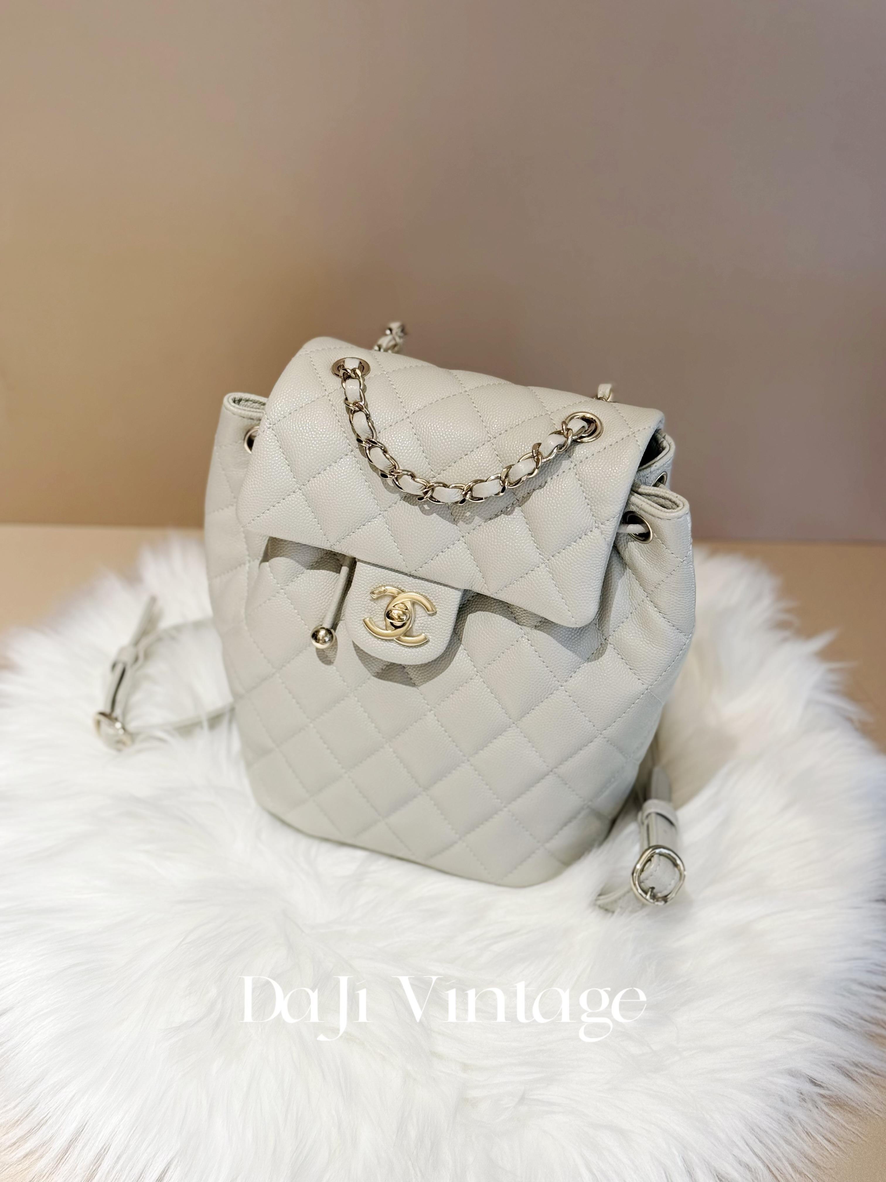 99新  大吉中古/Chanel香奈儿灰白色牛皮萨尔茨堡双肩包