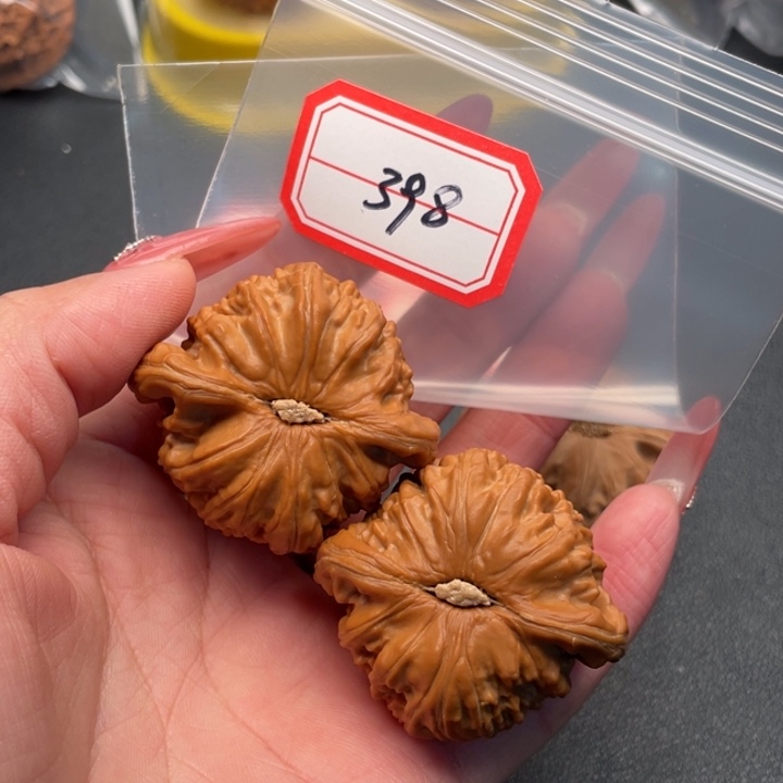 六****文玩核桃把件白狮子