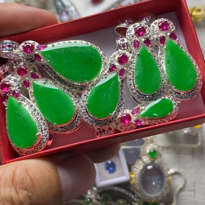 定制翡翠未镶嵌正阳绿22-20mm