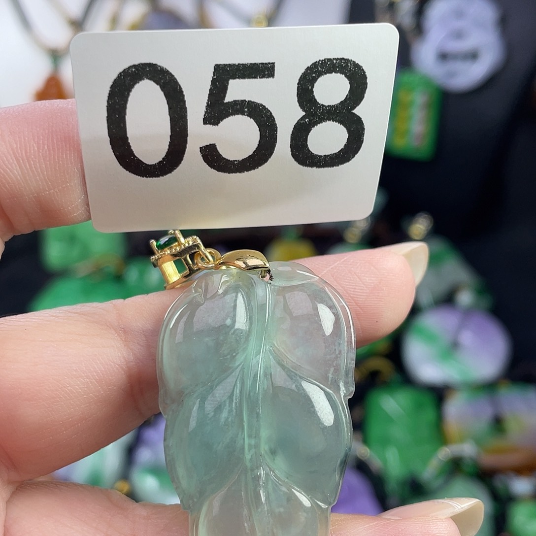 翡翠未镶嵌吊坠(赠链)