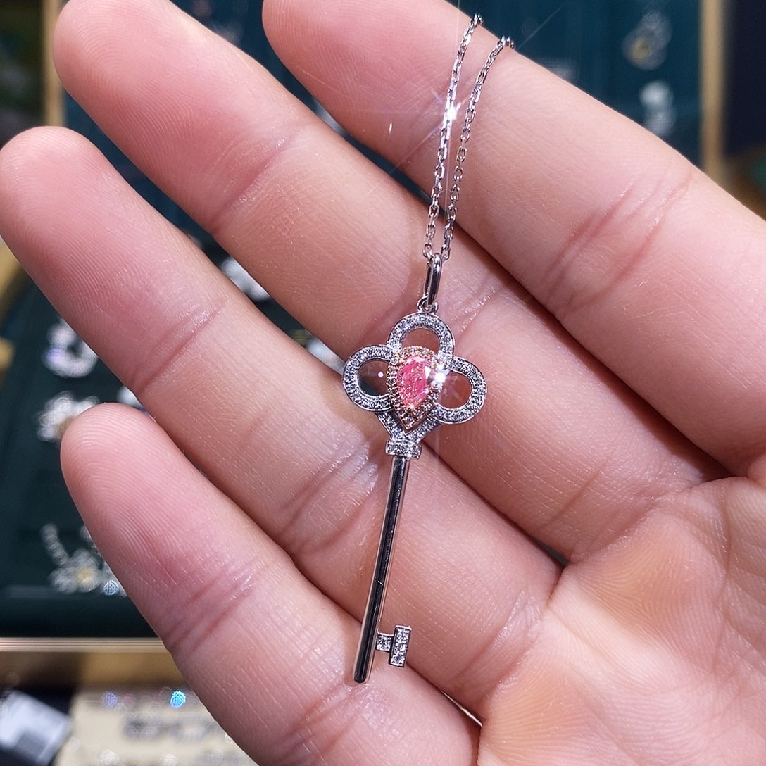 钻石吊坠(不含链)18K金镶嵌杨*宏吊坠