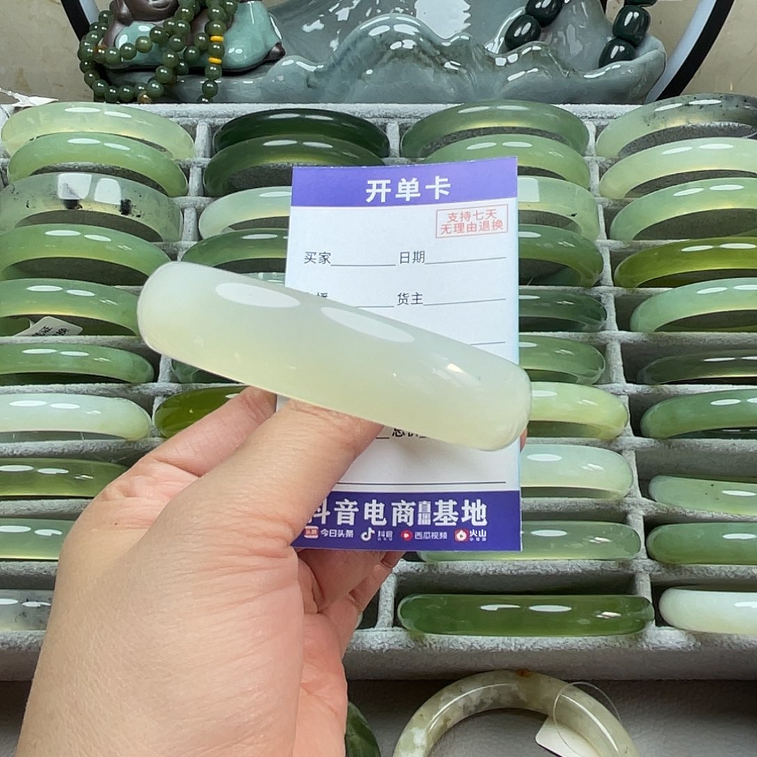 蛇纹石玉未镶嵌手镯