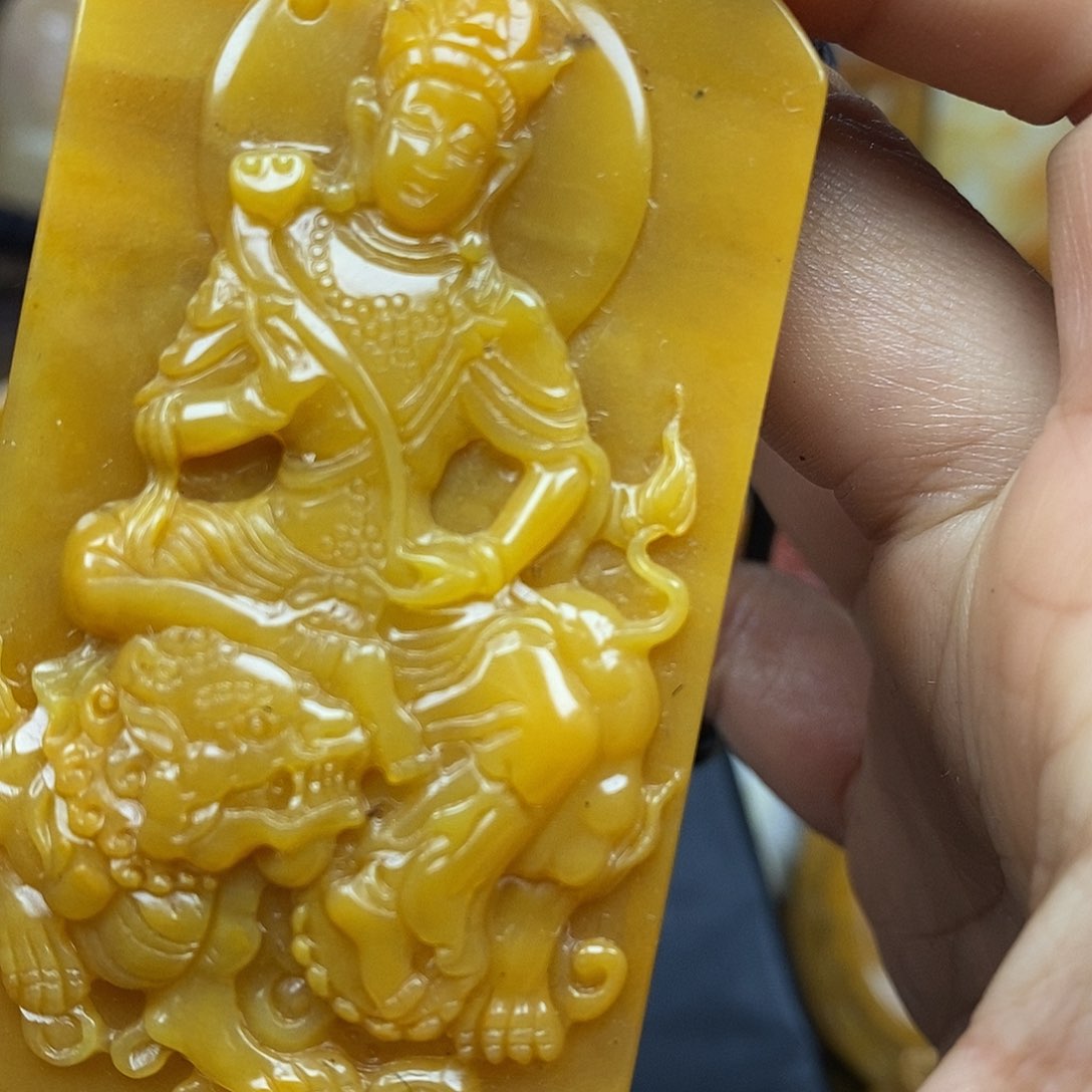 石英质玉（黄龙玉）颈饰未镶嵌