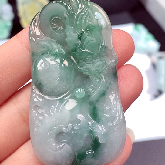 翡翠未镶嵌颈饰翡翠吊坠