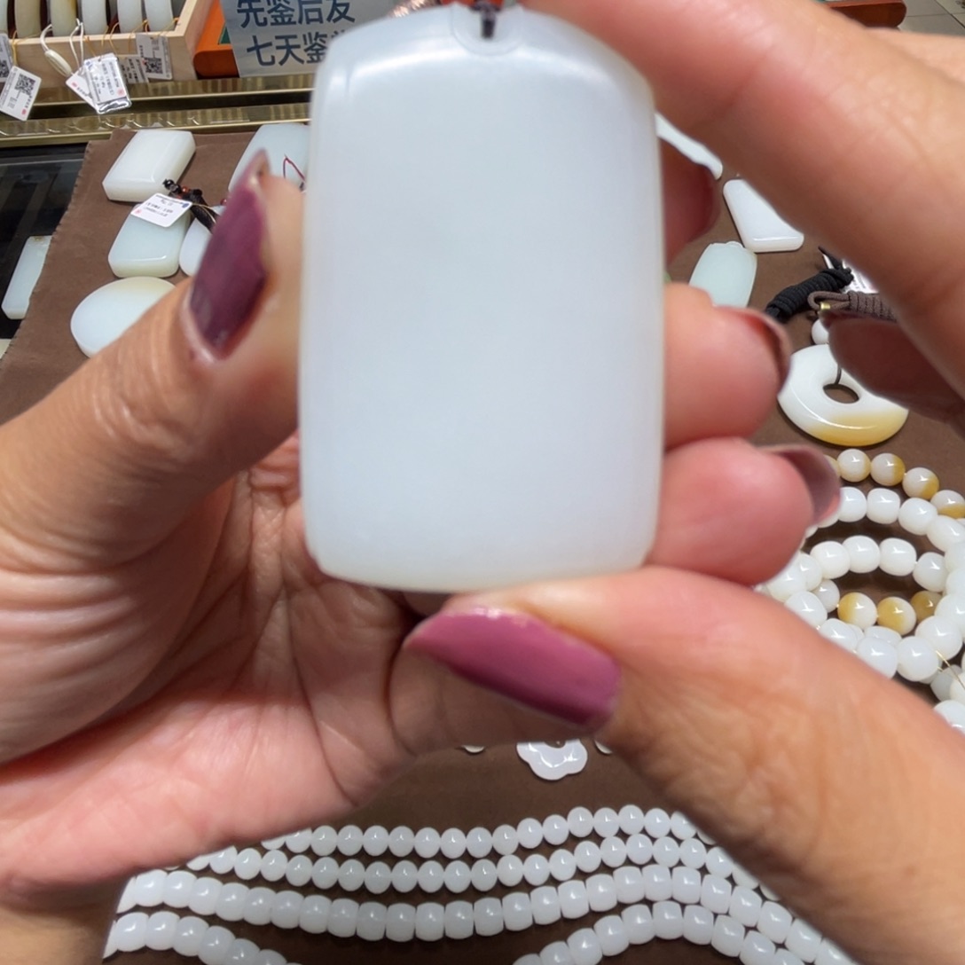 和田玉未镶嵌颈饰