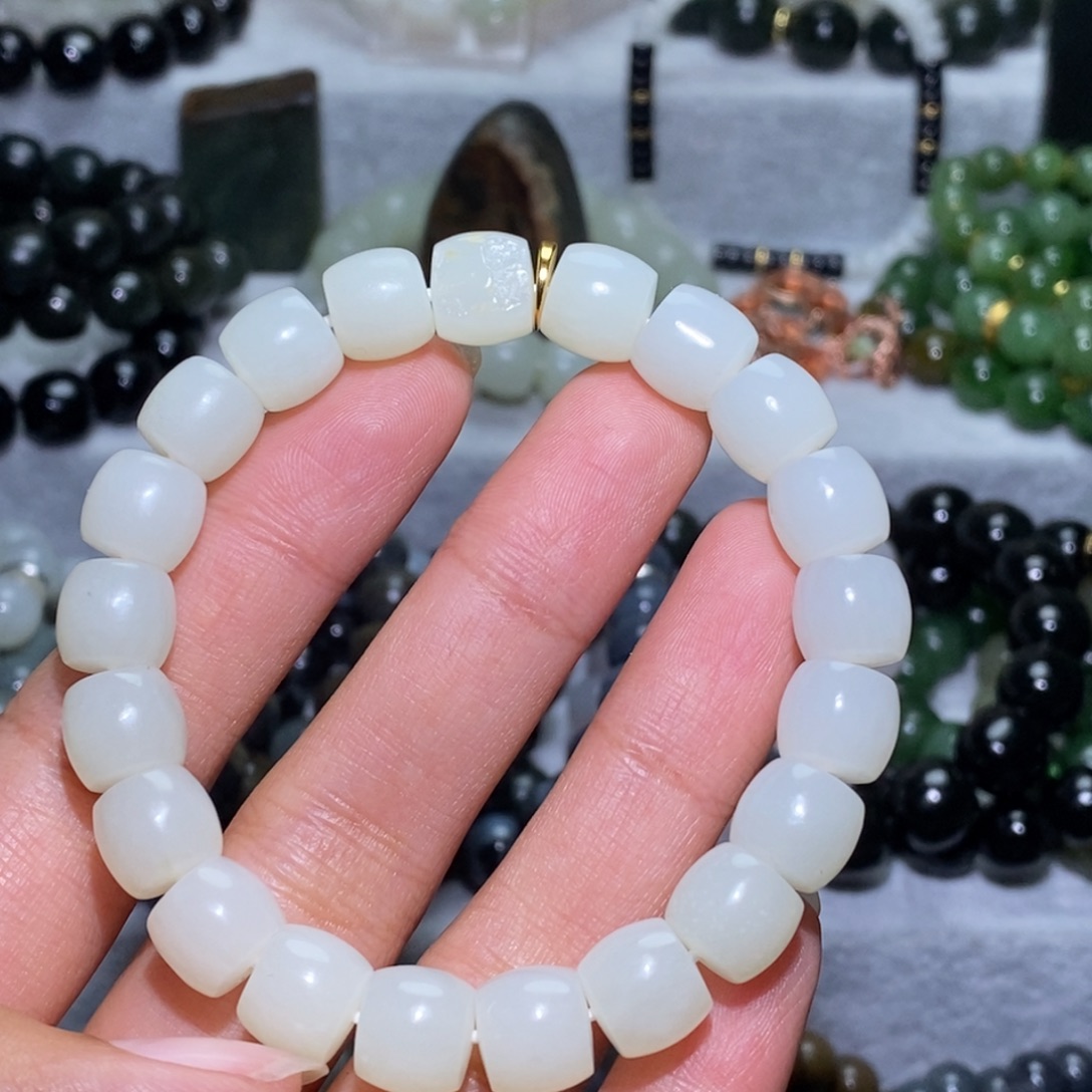 春***哥和田玉未镶嵌手链