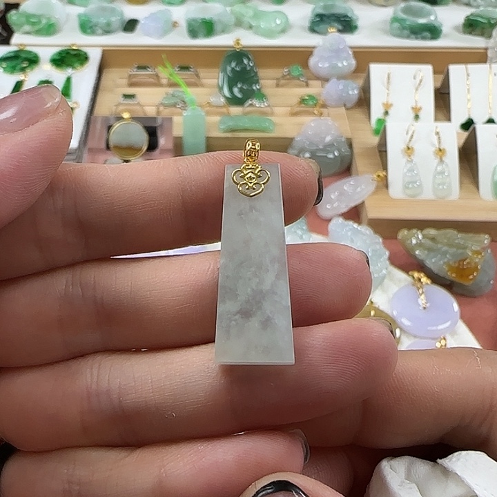 翡翠未镶嵌颈饰无事牌