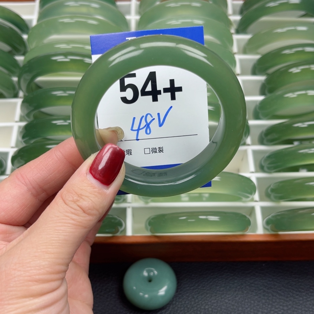 蛇纹石玉手镯未镶嵌小***?