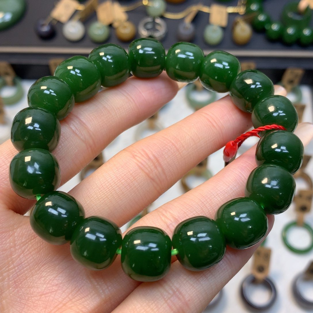 和田玉手串未镶嵌俄7辣绿老型珠手串