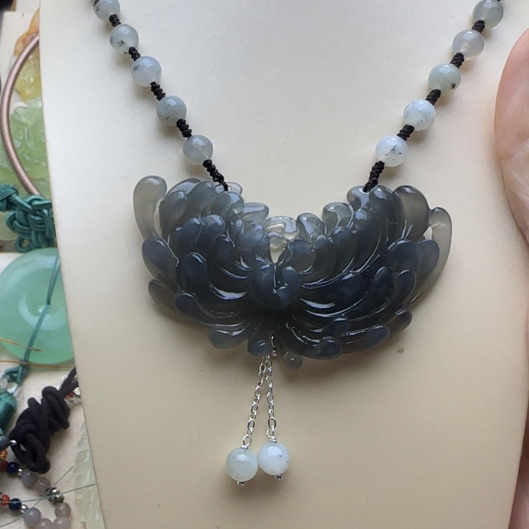 蛇纹石玉未镶嵌颈饰