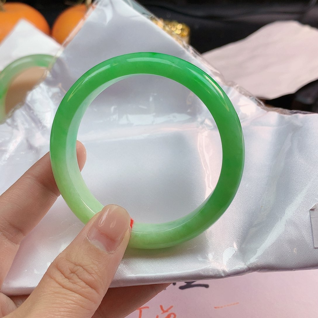 翡翠手镯未镶嵌54圈2425