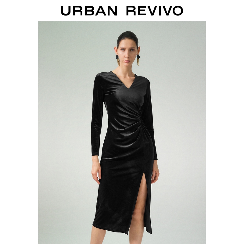 UR2025冬季新款女装流光风丝绒褶皱收腰开衩连衣裙UWM750109+