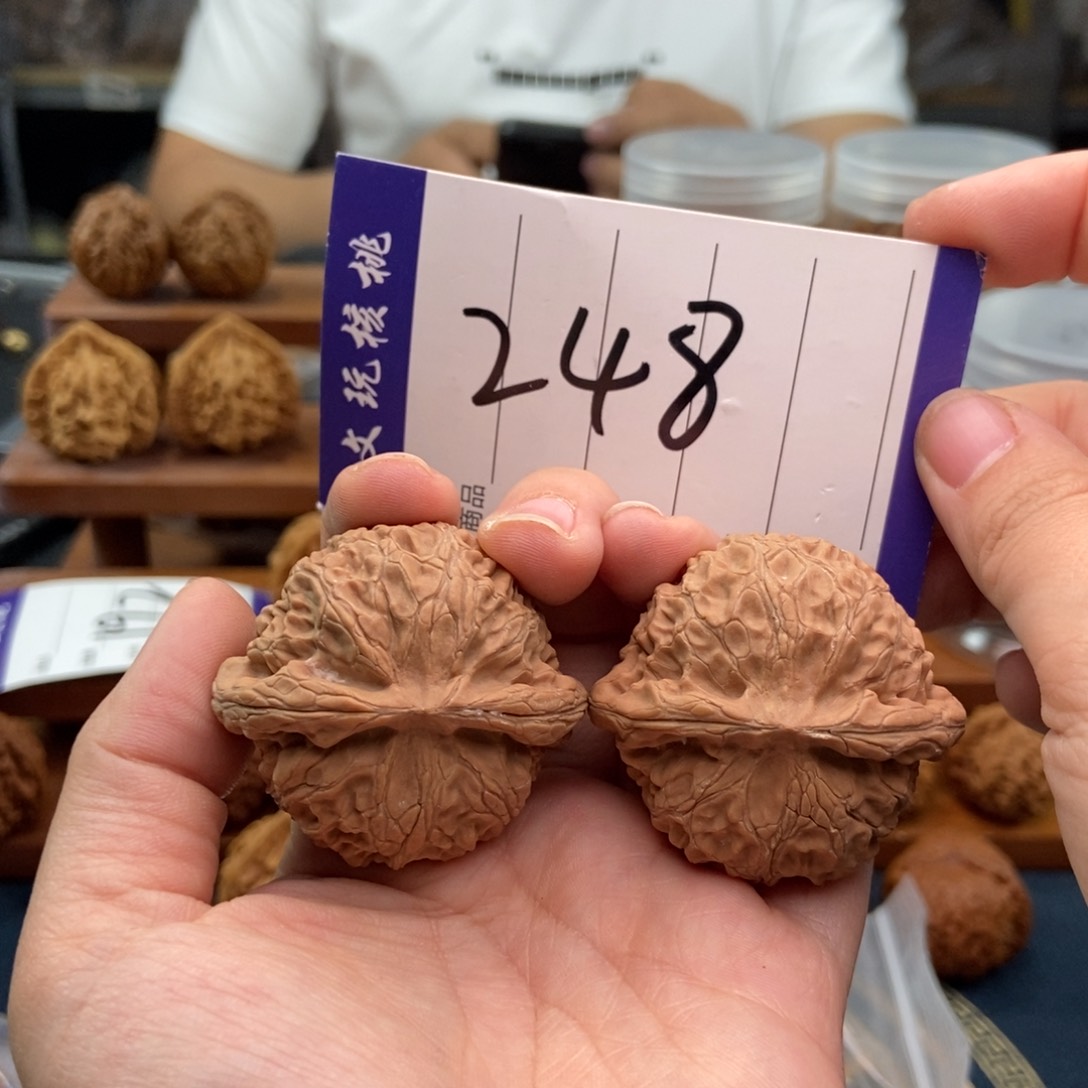 文玩核桃吊坠44宫灯