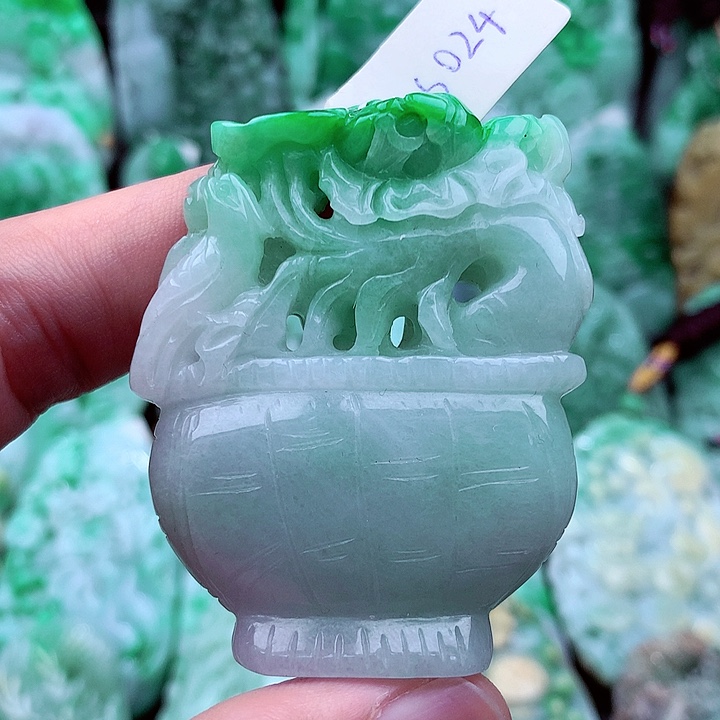 翡翠吊坠(不含链)未镶嵌