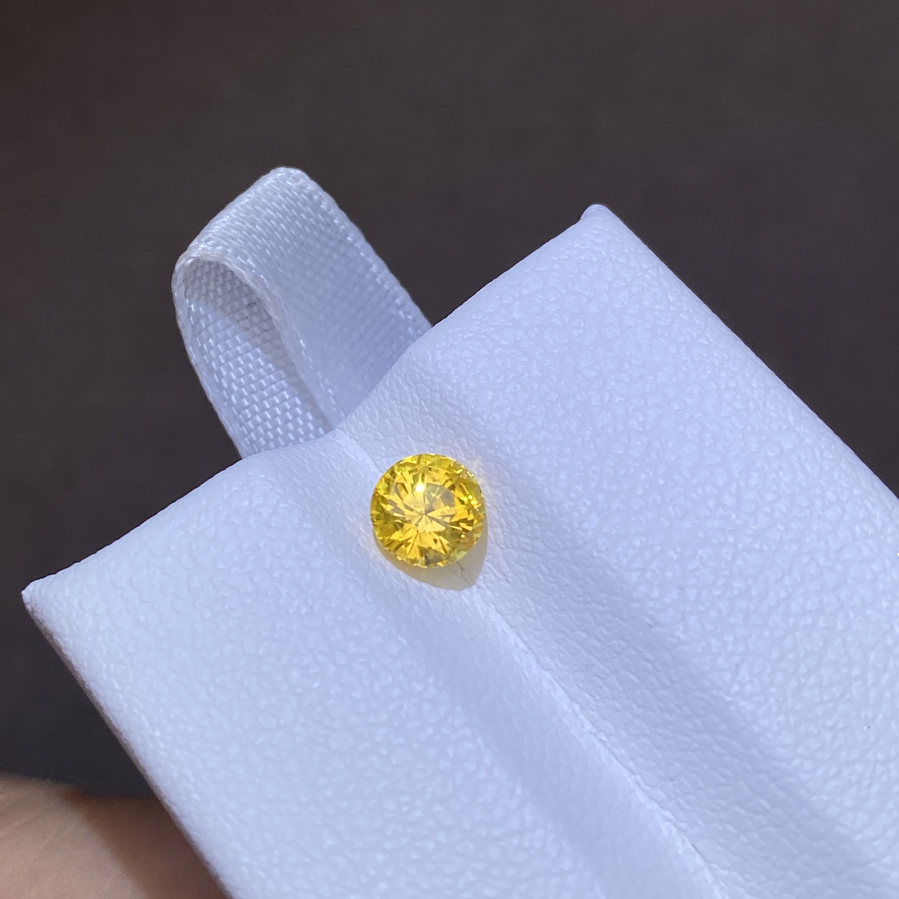 25A034 有烧黄色Canary蓝宝石 1.0克拉