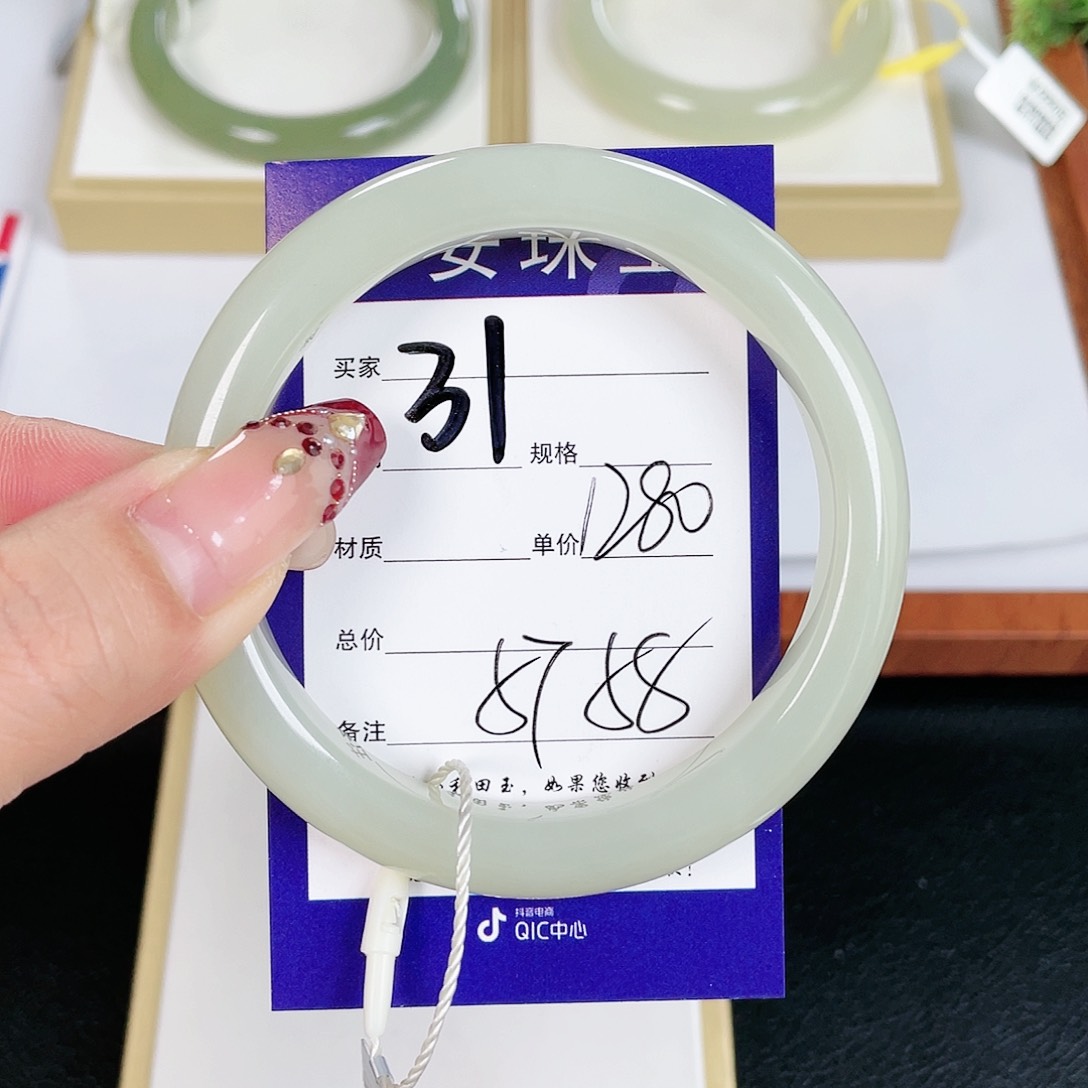 和田玉手镯未镶嵌