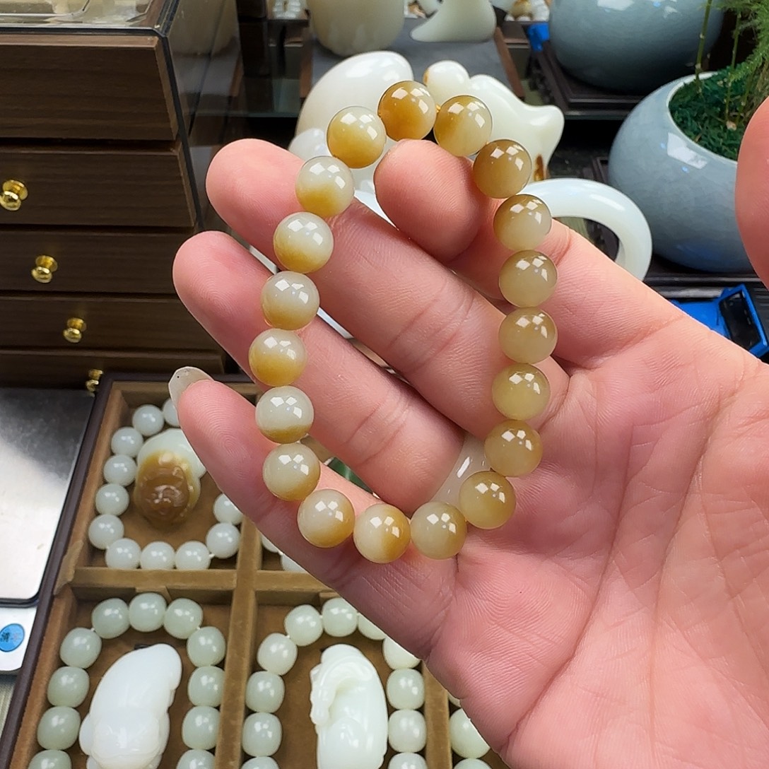 和田玉未镶嵌颈饰新疆料