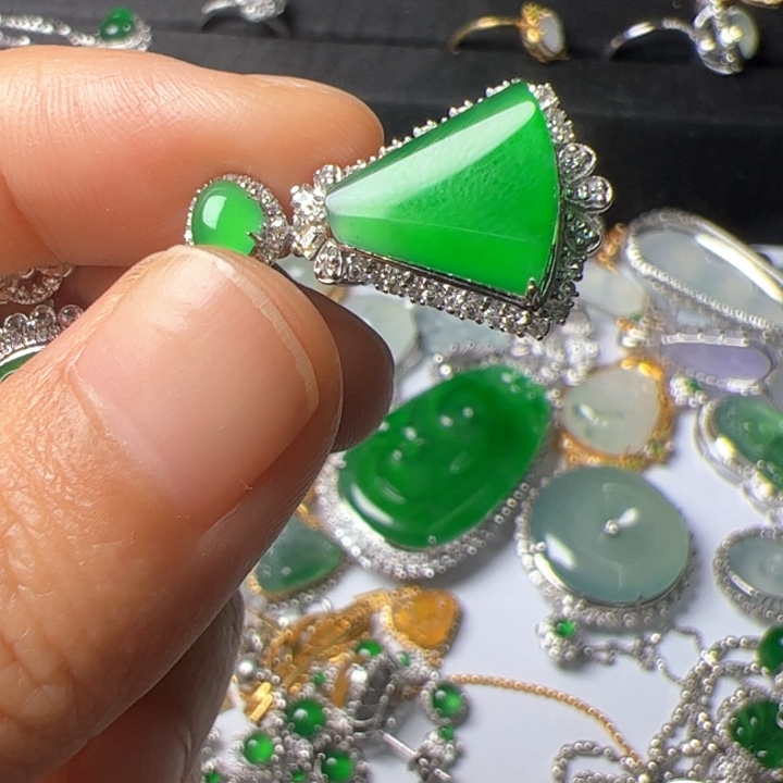 翡翠18K金镶嵌吊坠(不含链)翡翠吊坠项链