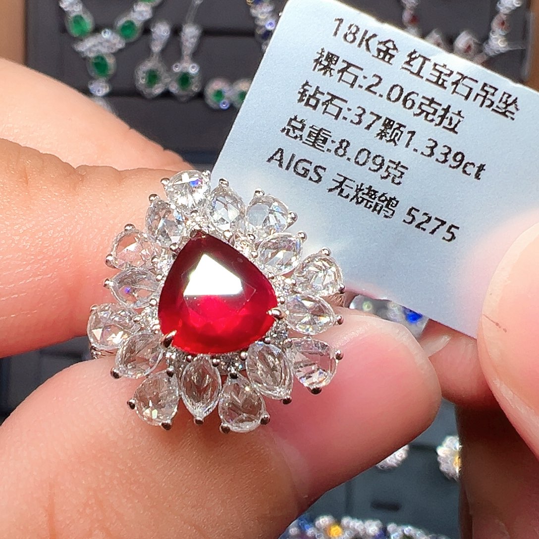红宝石戒指18K金镶嵌
