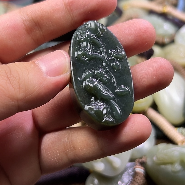 和田玉未镶嵌颈饰