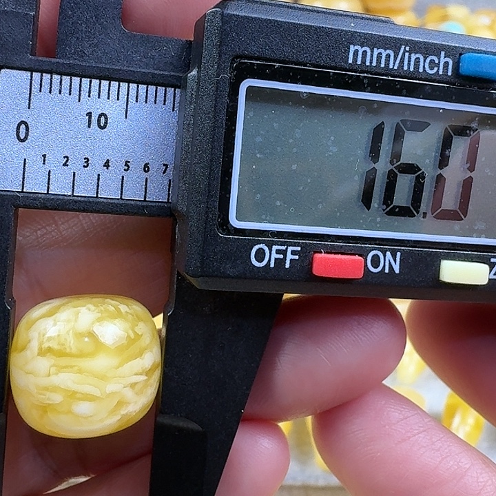 蜜蜡未镶嵌裸石33
