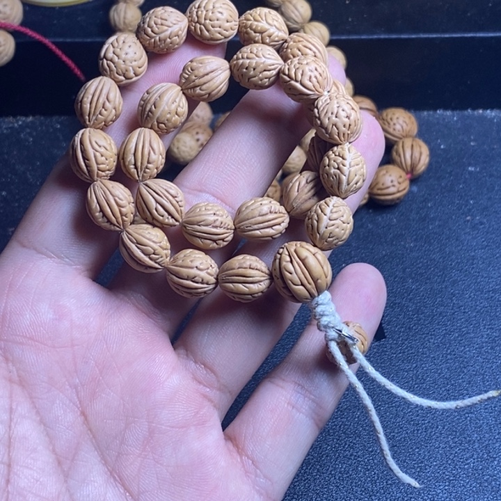 兆***兆桃核手串纯野生宽齐钱袋