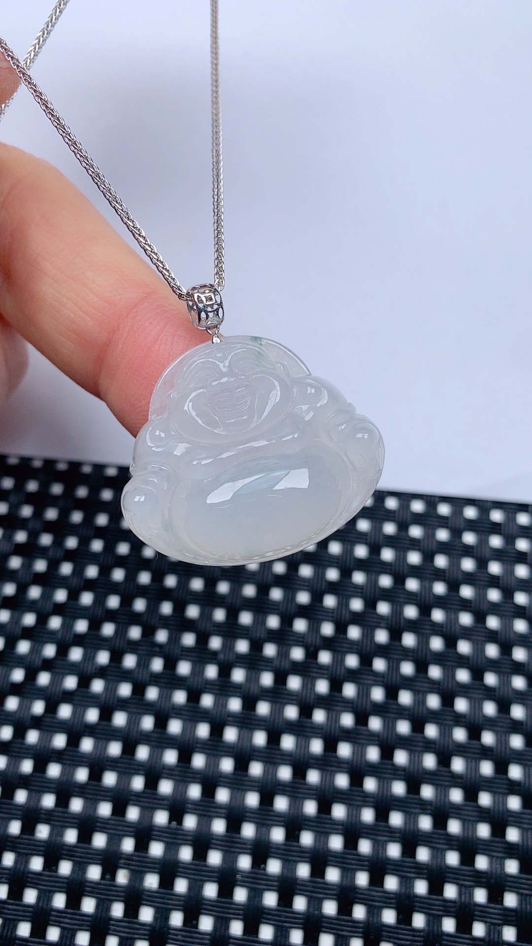  缅甸天然翡翠A货，冰种佛公吊坠，尺寸24.6-29.2-8.5