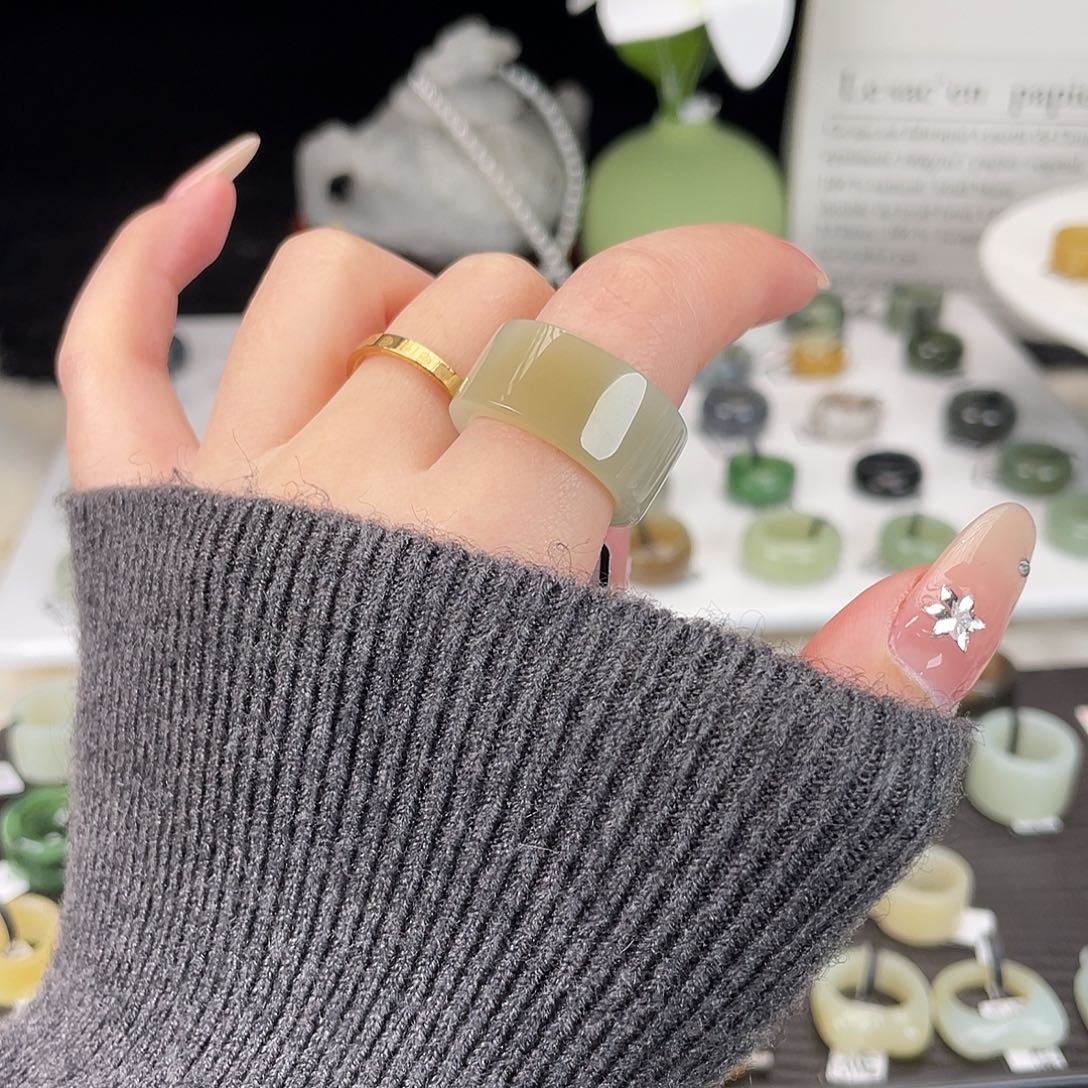 丁***丁和田玉未镶嵌戒指h10一口糖直切18.2不退换