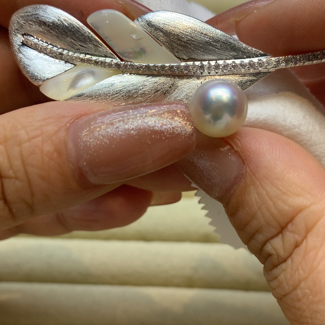 未镶嵌胸饰海水珍珠