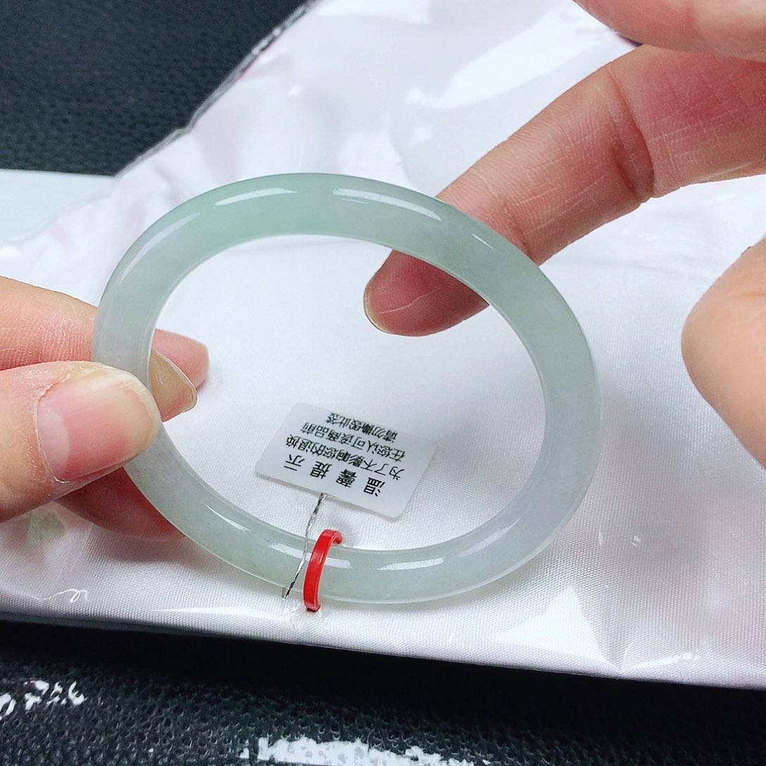 翡翠手镯未镶嵌52贵