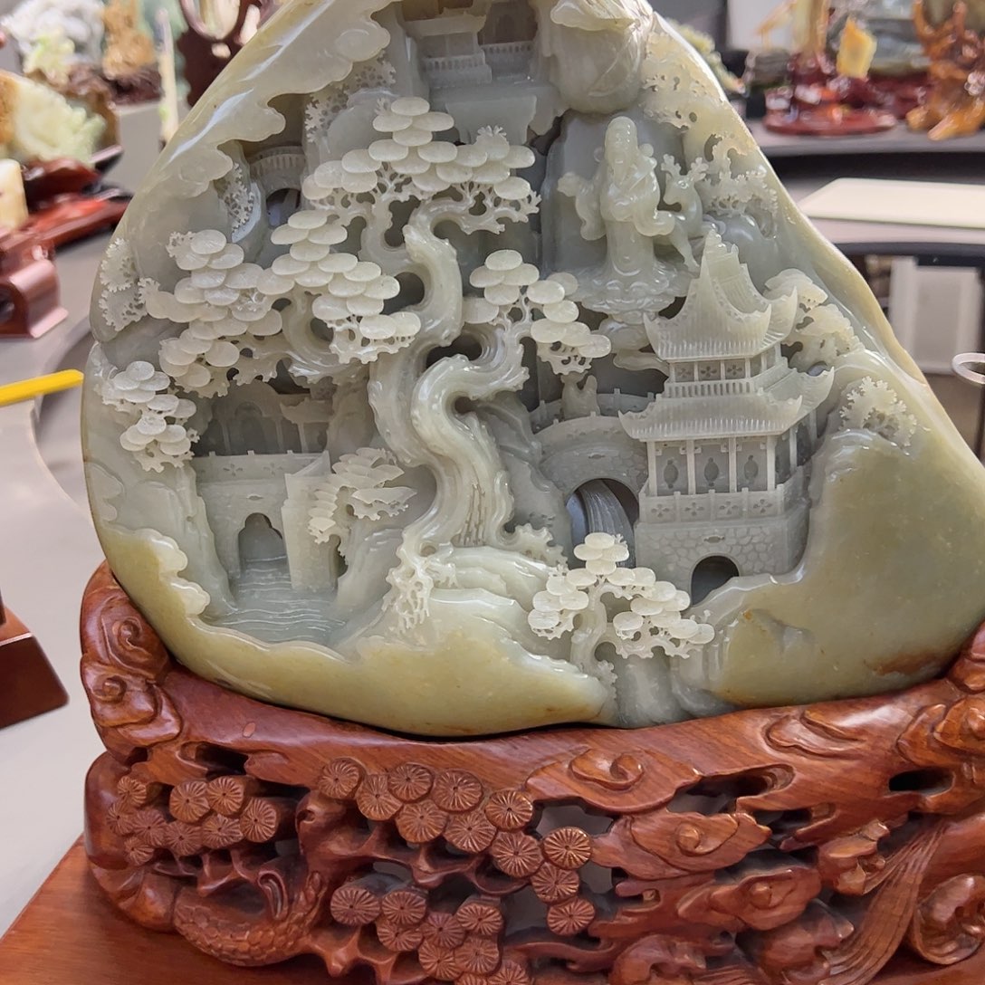 龙***天和田玉未镶嵌摆件