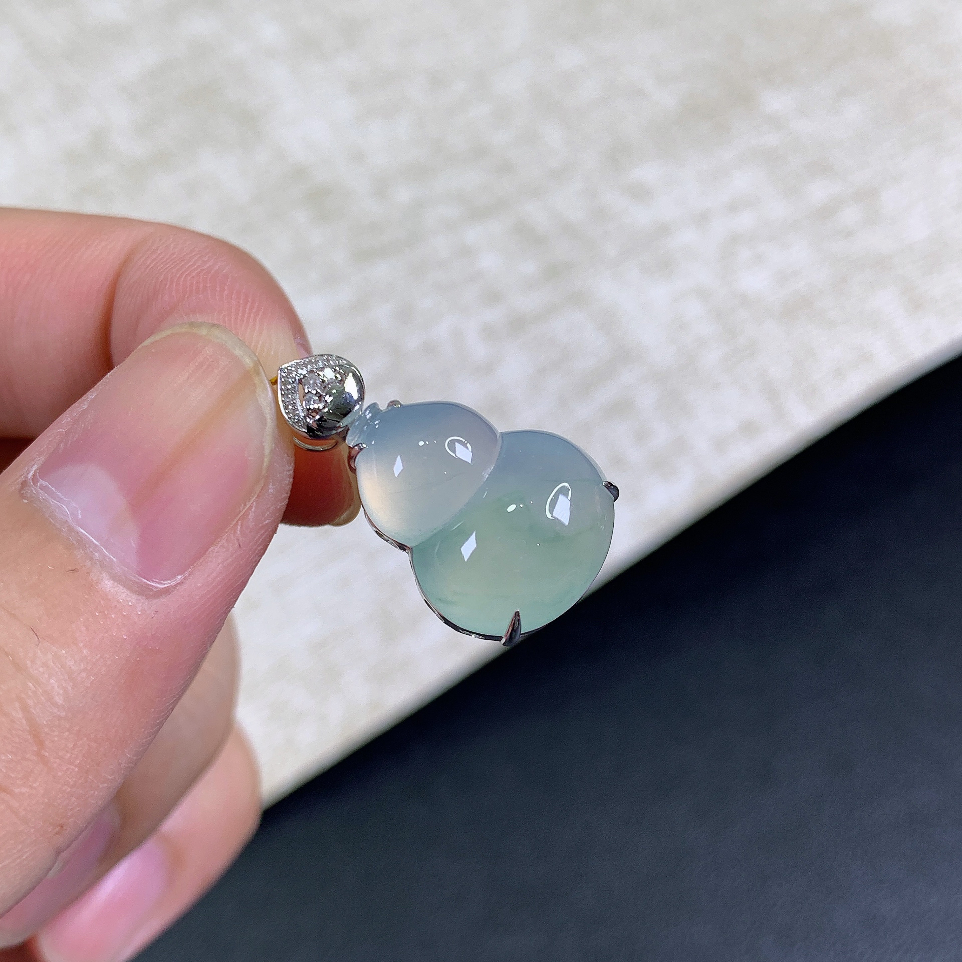 缅甸天然A货翡翠18k金镶嵌冰种胶润葫芦吊坠24x14x8.6