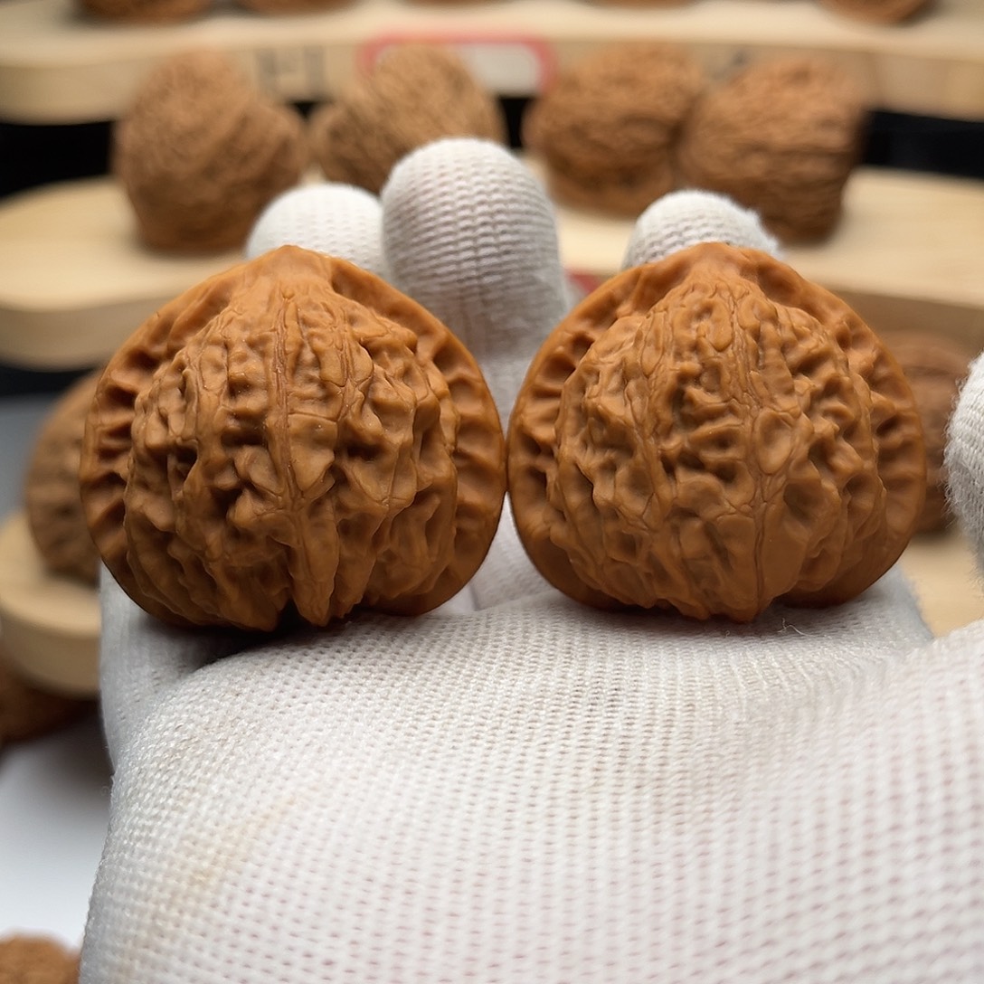 —***—文玩核桃吊坠43金牛