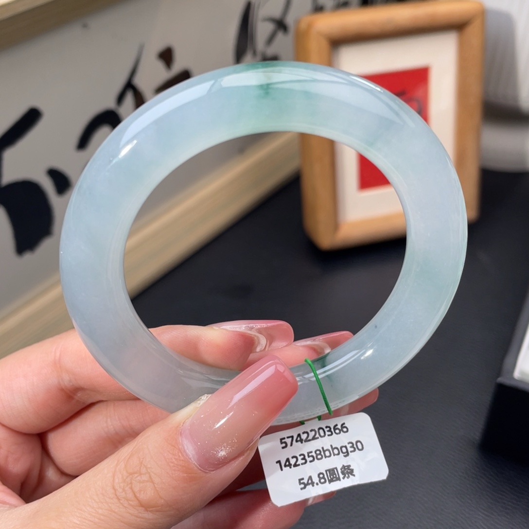 翡翠未镶嵌手镯圆条54.8冰胶飘花