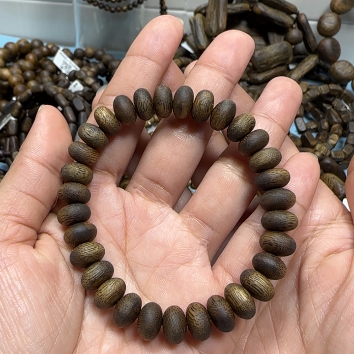 沉香手串乌身多样性发货一条卡10-7克