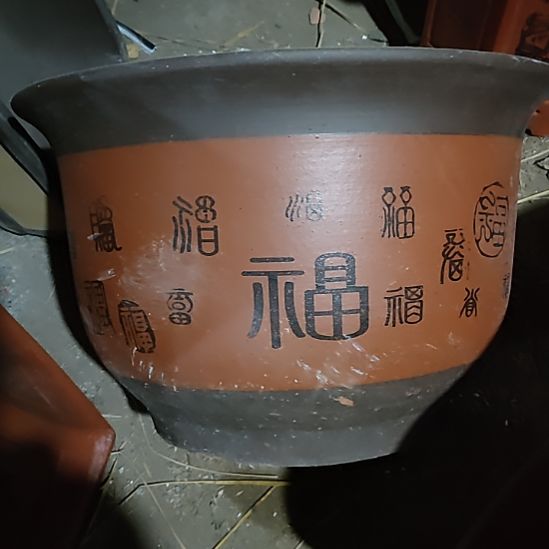龙***哥一个圆形花盆外口径60厘米左右