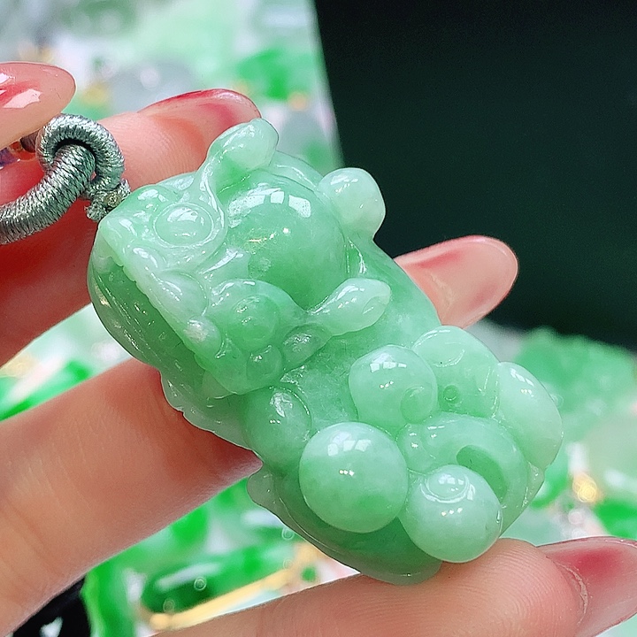 翡翠未镶嵌颈饰翡翠多样性发其一