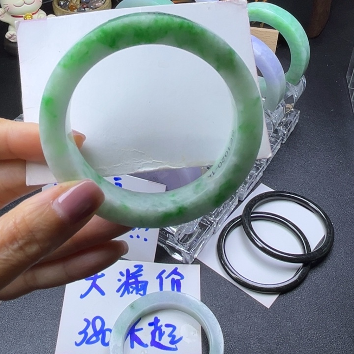 定制翡翠未镶嵌手镯