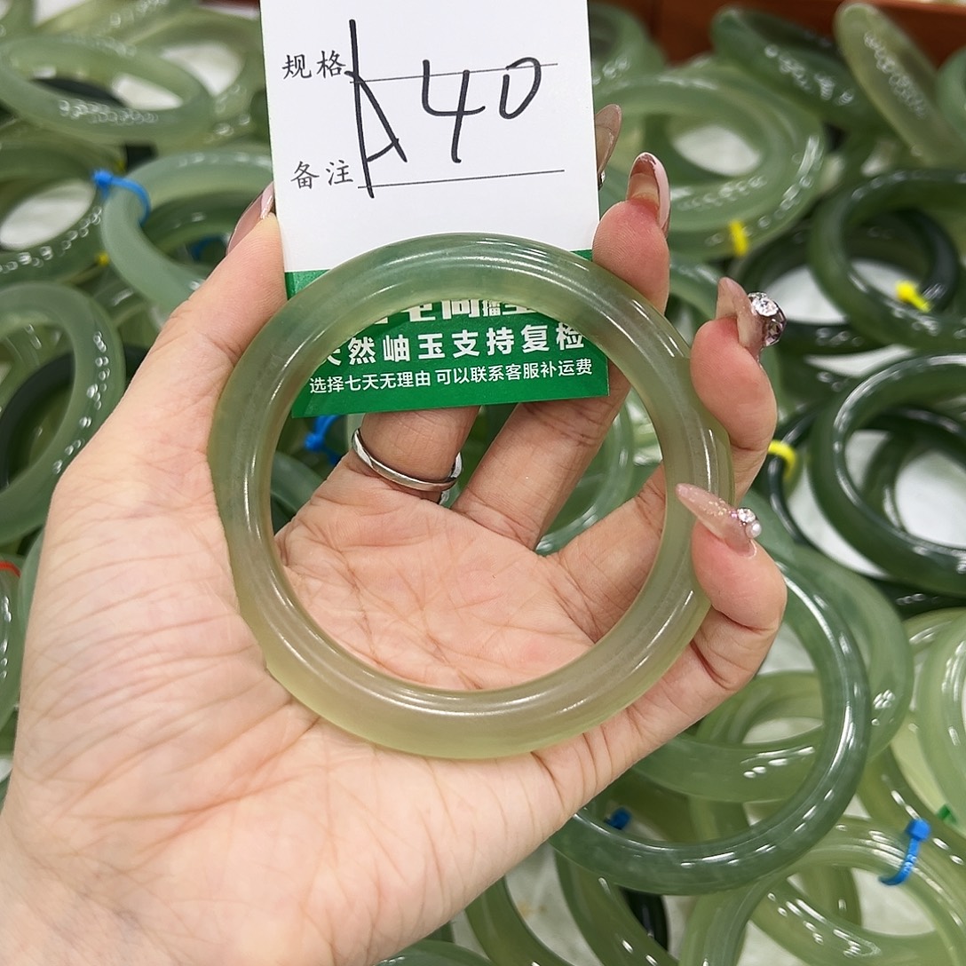 自***在蛇纹石玉未镶嵌手镯