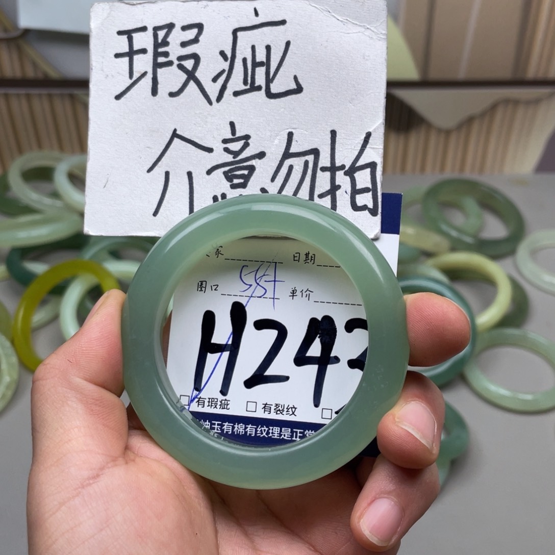 岫玉手镯手镯未镶嵌