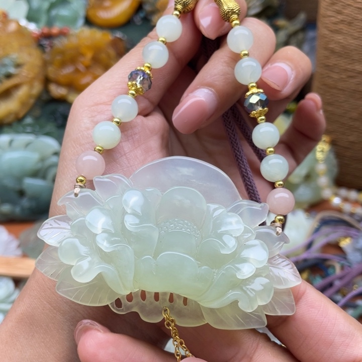 蛇纹石玉未镶嵌吊坠