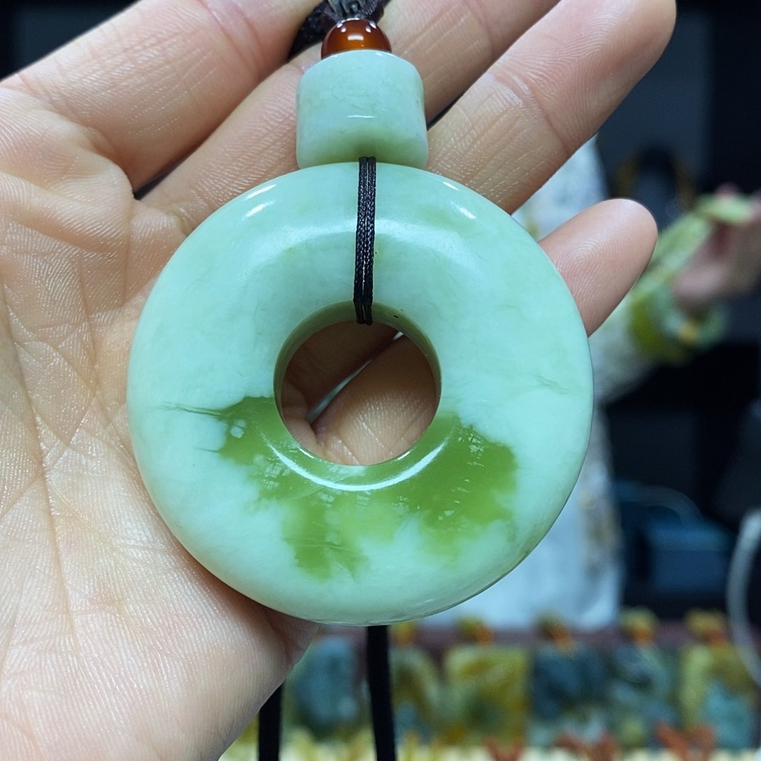 未镶嵌岫玉挂件吊坠