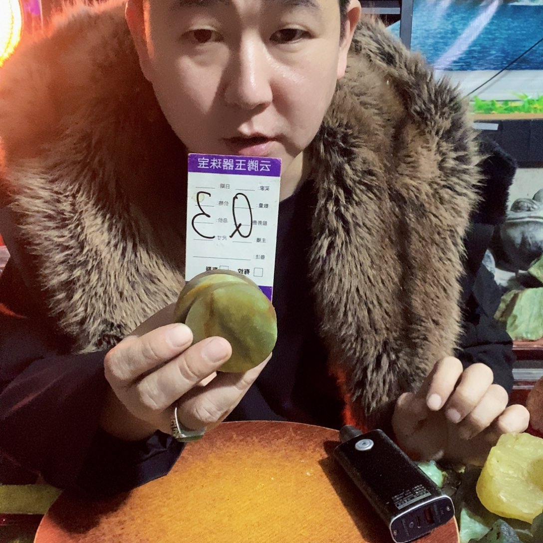 蛇纹石玉未镶嵌珠宝奇石