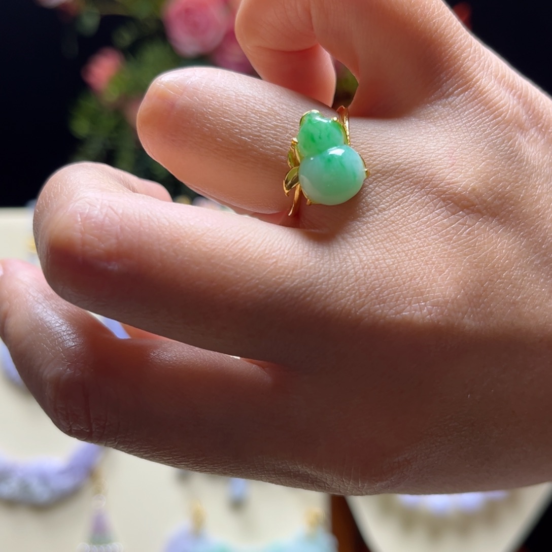 翡翠颈饰未镶嵌阳绿葫芦