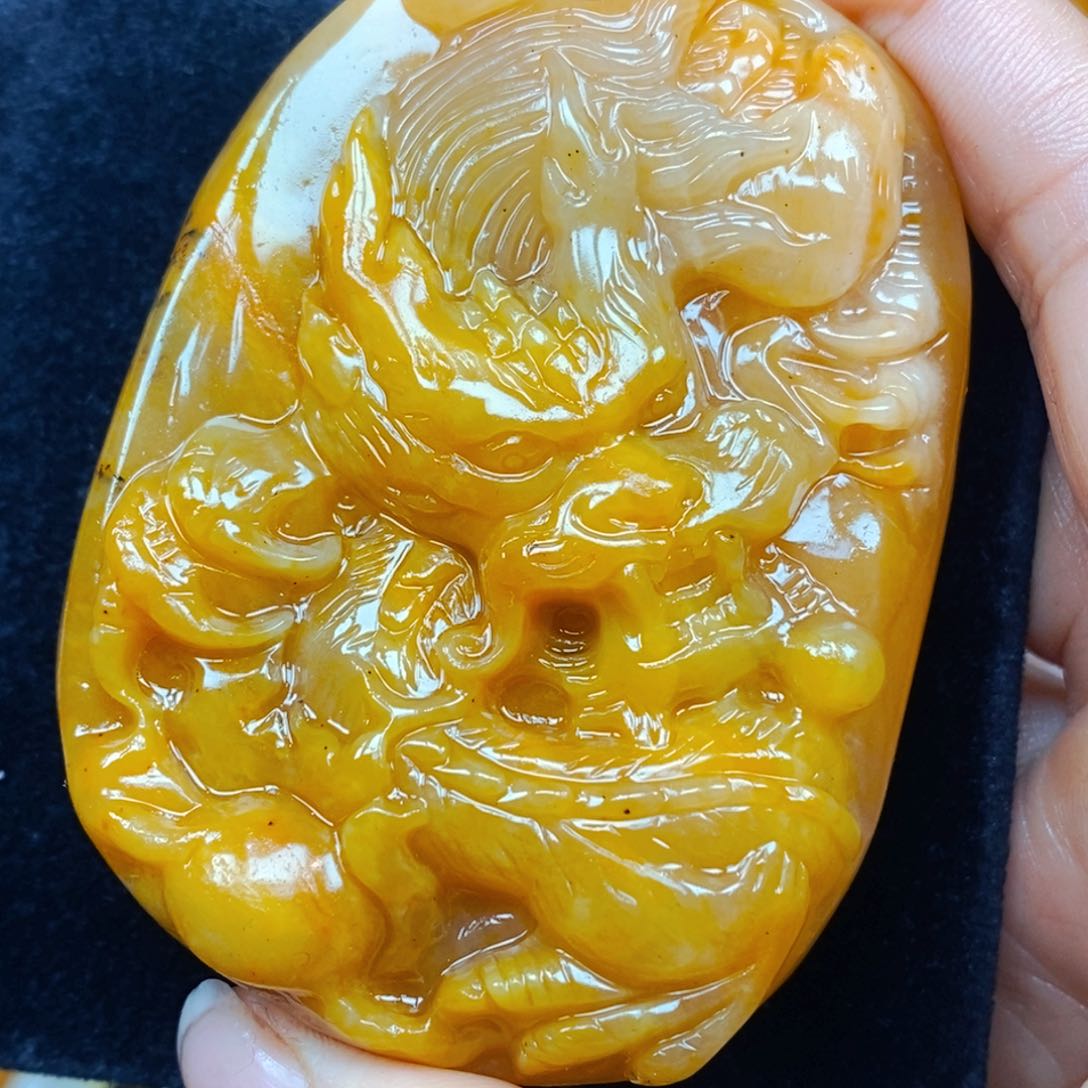 未镶嵌石英质玉（黄龙玉）颈饰