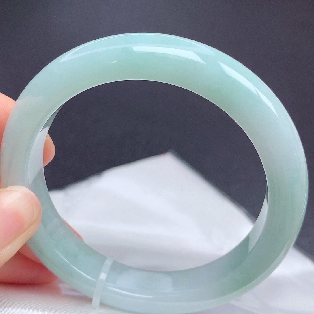 翡翠手镯未镶嵌58圈口