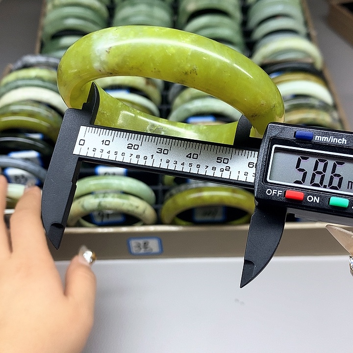 未镶嵌蛇纹石玉手镯93