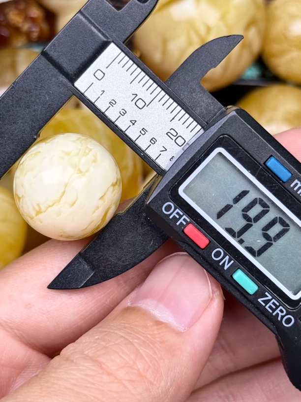 19.9mm俄料国矿一级料浓瓷白妖孽虎皮纹千层雪橘底金溶洞蜜蜡圆珠